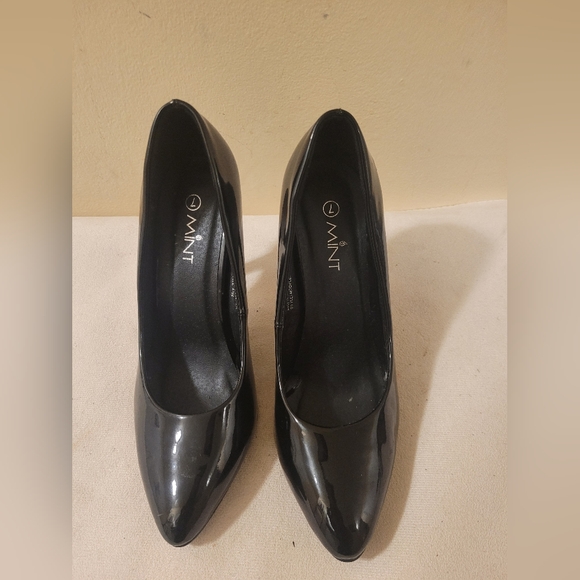 Women's Mint Size 7 Black Heels - Picture 2 of 9